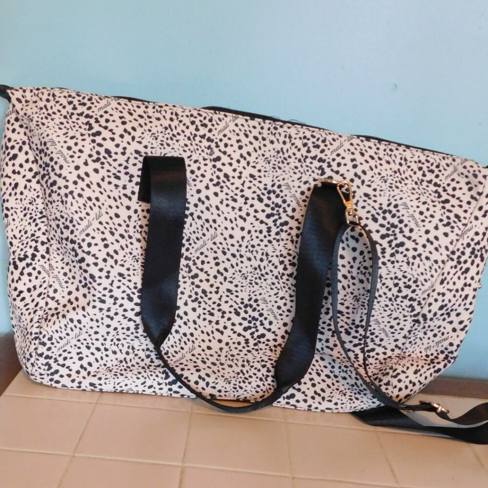 NWOT Mali & Lili Weekender Bag